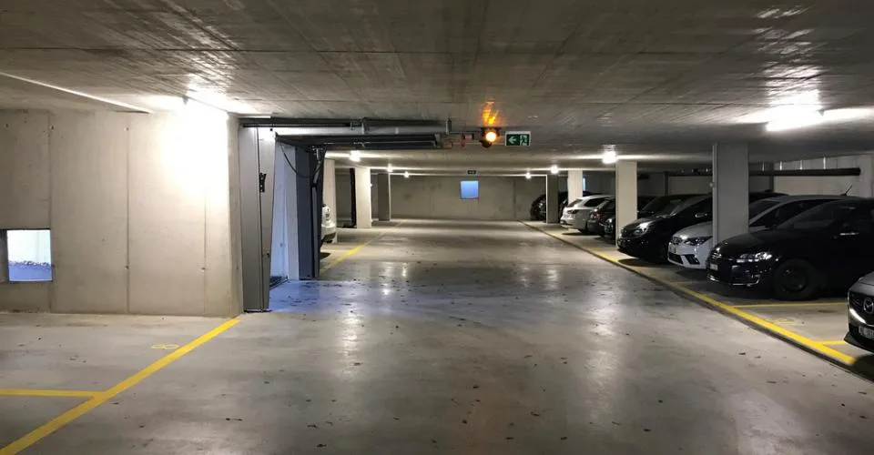 Place de parc intérieure numéro 33