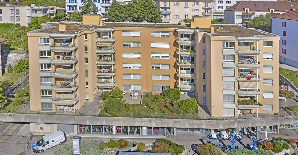 Place de parc moto dans un parking collectif sécurisé