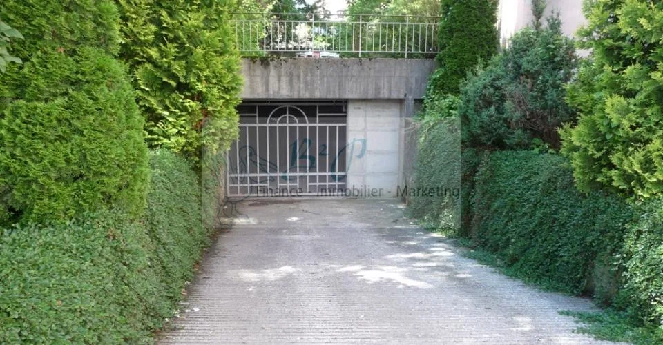 Place de parc à louer dans parking collectif. – Foto 2 von 3