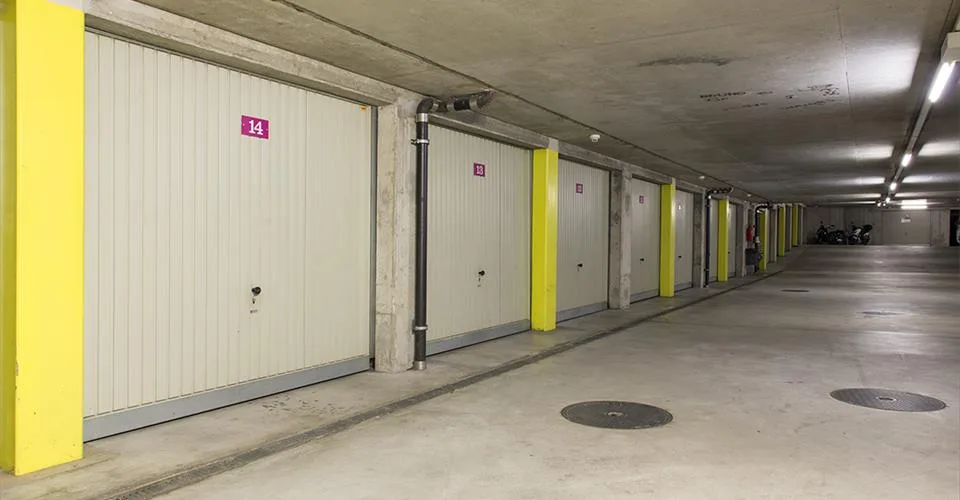 CORNAVIN - Box intérieur