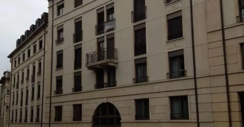 Garage en sous-sol dans quartier des Grottes