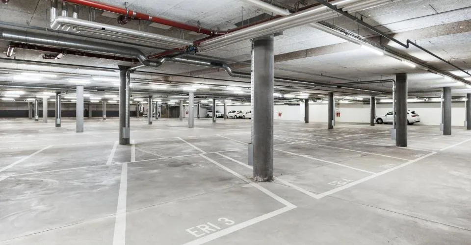 Parkings intérieurs au Centre Patio Plaza – Foto 2 von 2