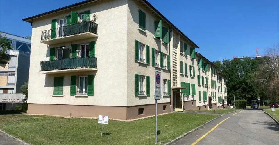 Place à motos extérieure
