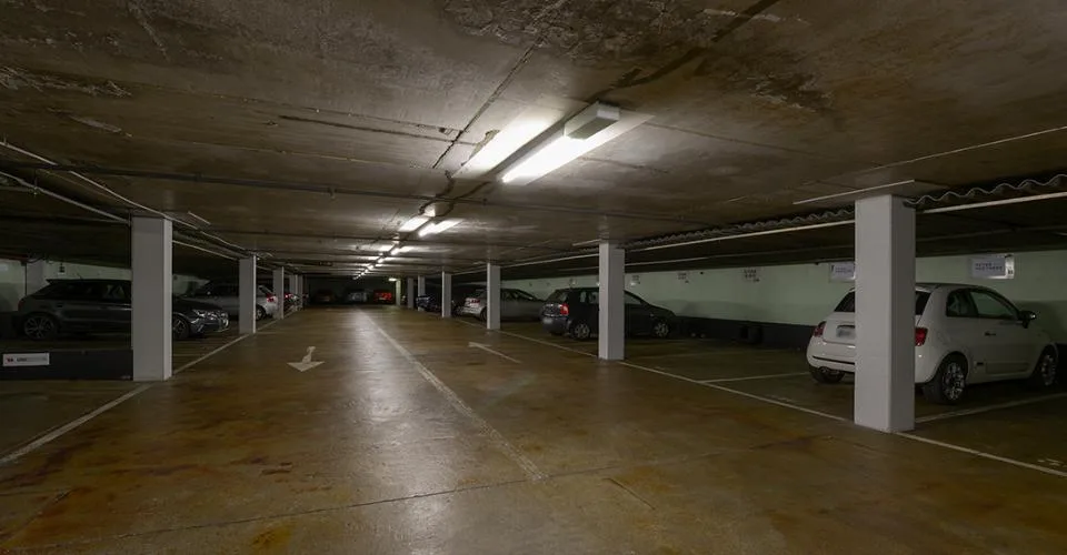 CHAMPEL - Parking intérieur