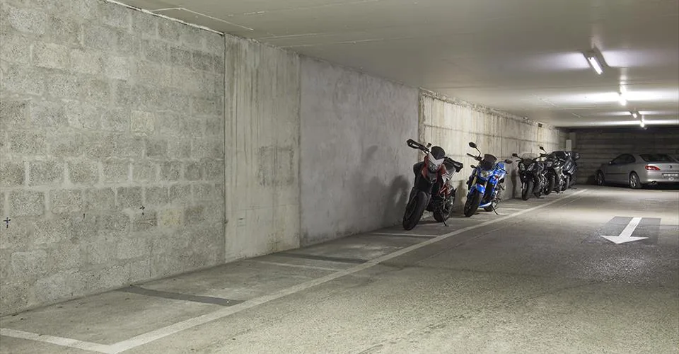 VERSOIX - Parking intérieur