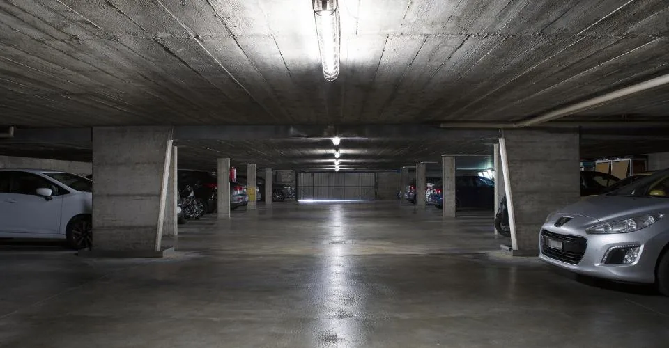 COLLONGE-BELLERIVE - parking intérieur