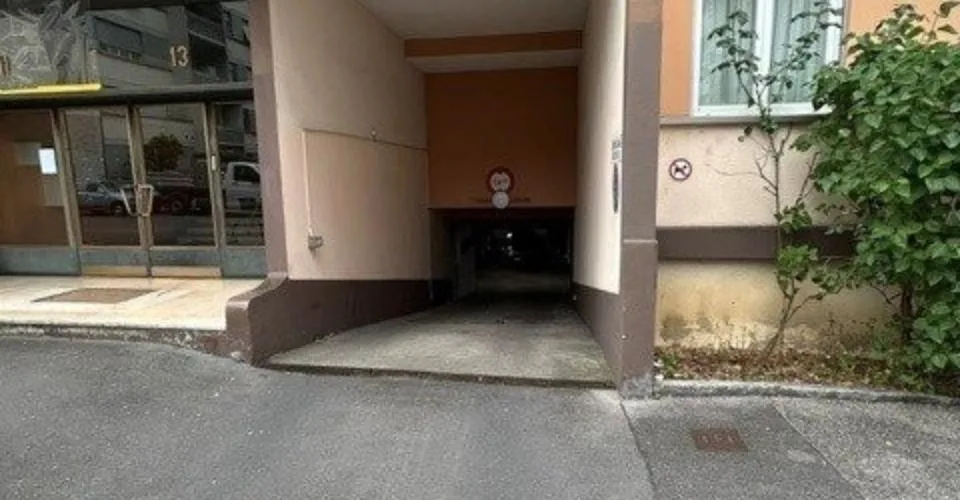 Place de parc à louer en souterrain