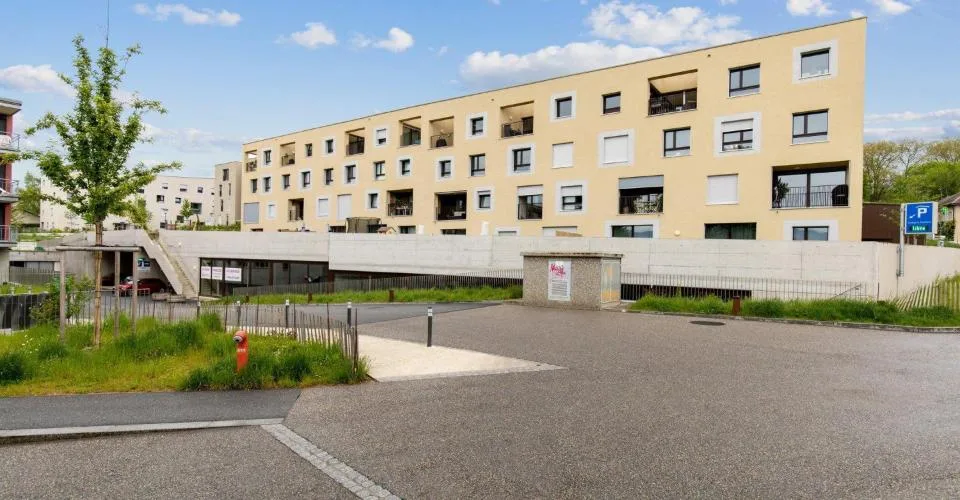 Emplacement moto intérieur à louer