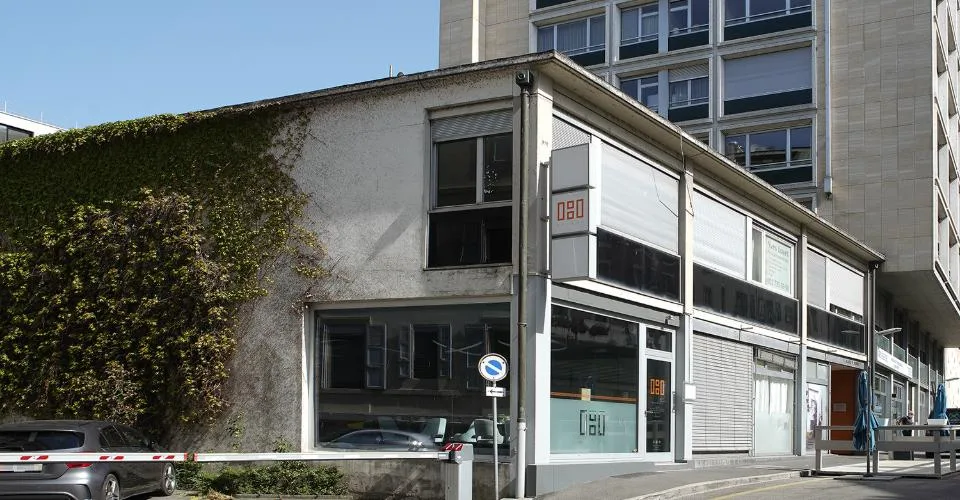 EAUX-VIVES - Parking intérieur