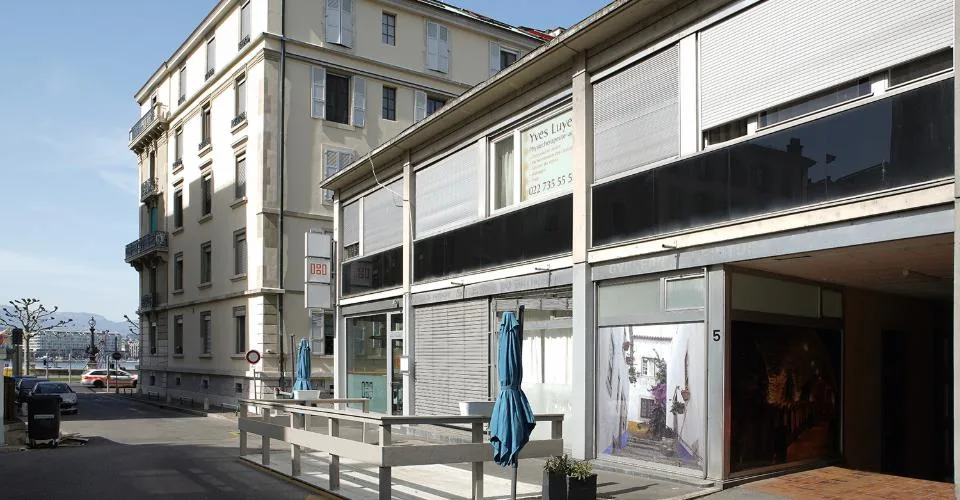 EAUX-VIVES - Parking intérieur