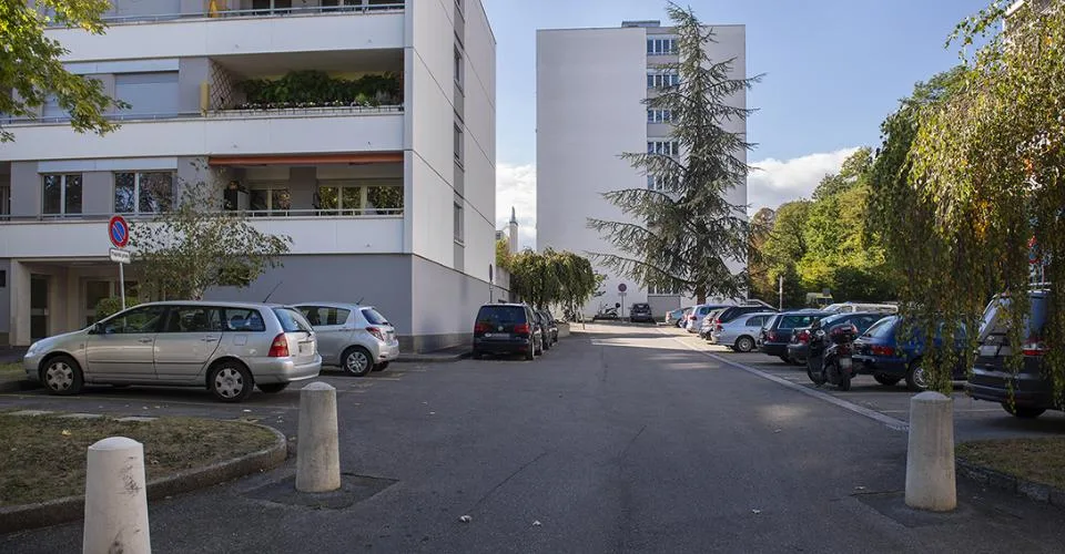 VERSOIX - Parking extérieur
