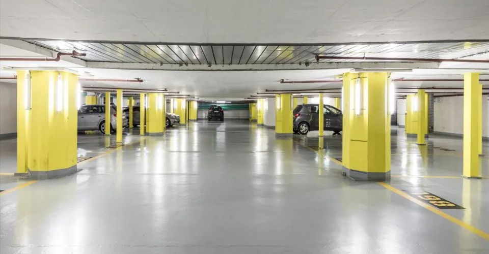 Places de parkings à louer - Rue du Rhône 50