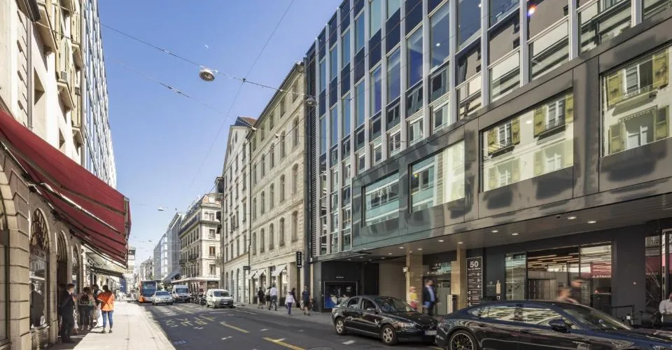 Places de parkings à louer - Rue du Rhône 50