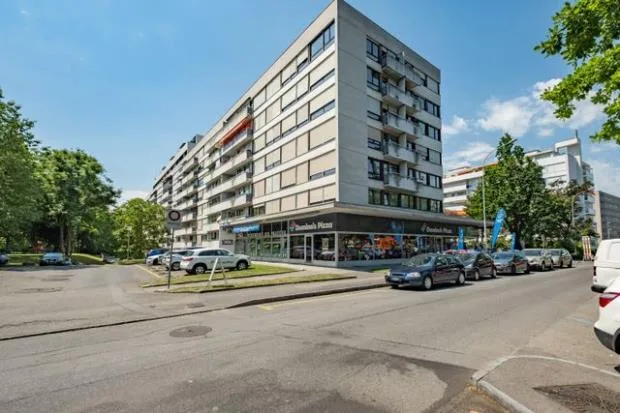 Parking situé au chemin des Palettes, 1212 LancyParking extérieur à