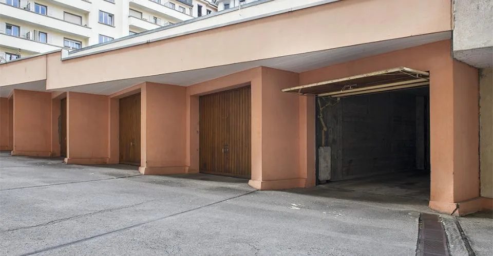 EAUX-VIVES - rue Ernest-Bloch 54 - box extérieur