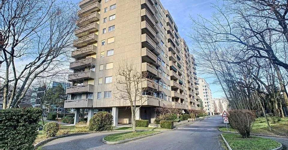 place de parking souterraine à louer dans le quartier de Champel, proc