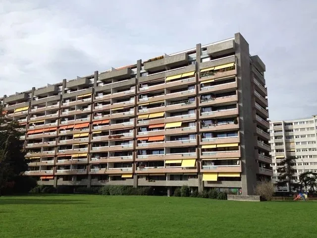 Place de parking dans garage sécurisé