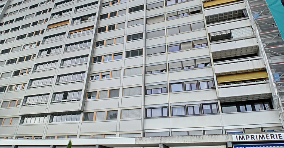 A LOUER PARKING-BOX 1ER SOUS-SOL