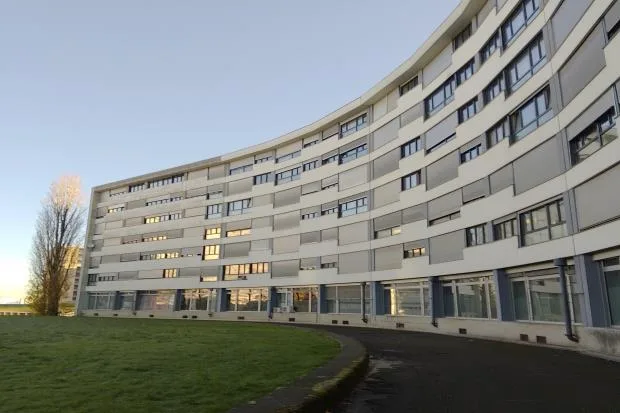 Place de parking extérieure (deux roues) située au Grand-Lancy