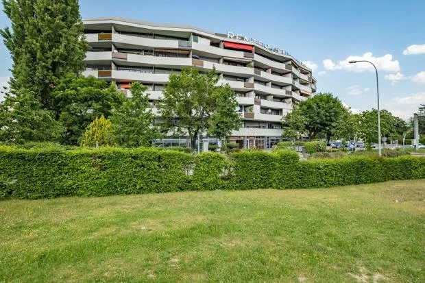 Place de parking extérieure (deux roues) située au Grand-Lancy