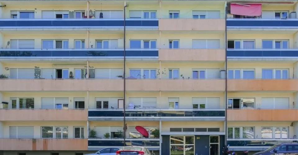 Place de parc extérieure à la Rue de la Prulay 64-66