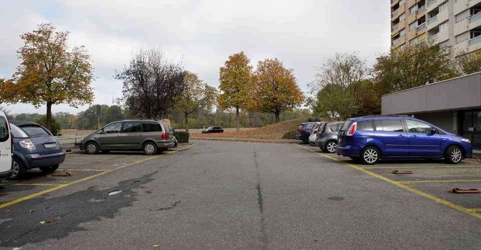 MEYRIN - parking extérieur N° 4