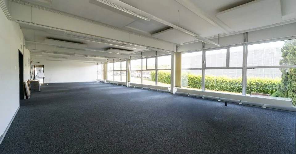 Bâtiment industriel et administratif de 960 m2 à louer