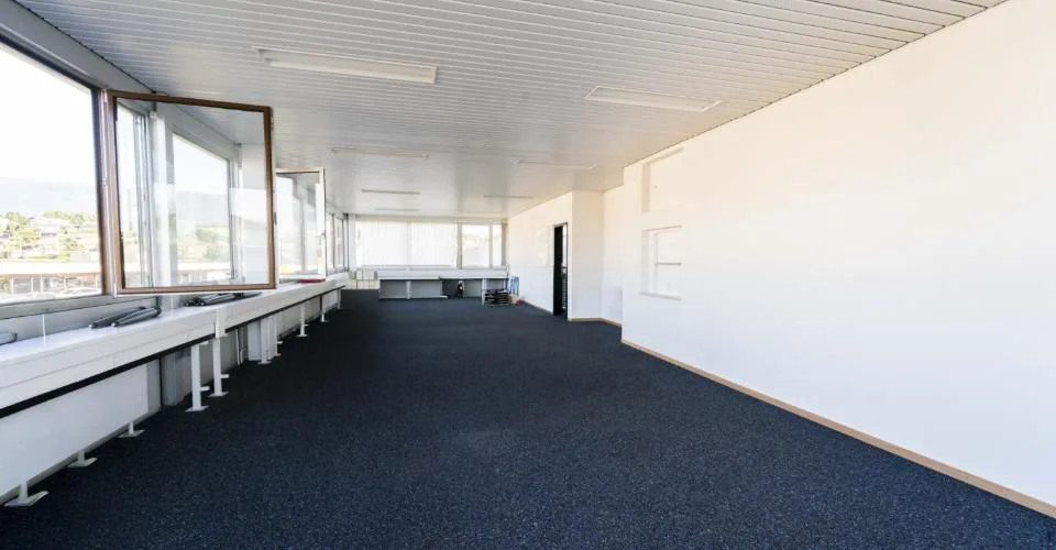 Bâtiment industriel et administratif de 960 m2 à louer