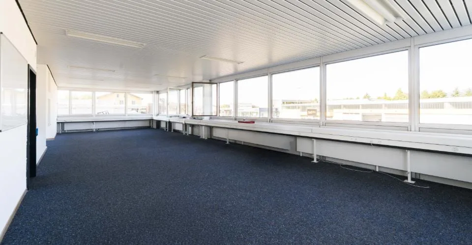Bâtiment industriel et administratif de 960 m2 à louer