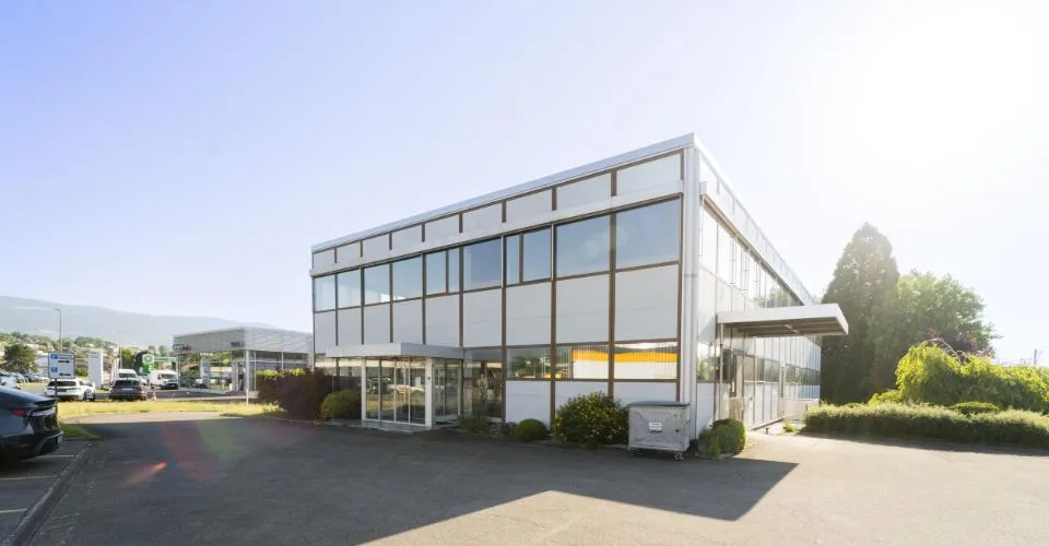 Bâtiment industriel et administratif de 960 m2 à louer