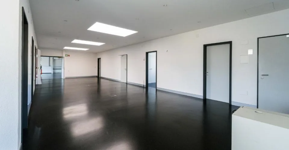 Bâtiment industriel et administratif de 960 m2 à louer