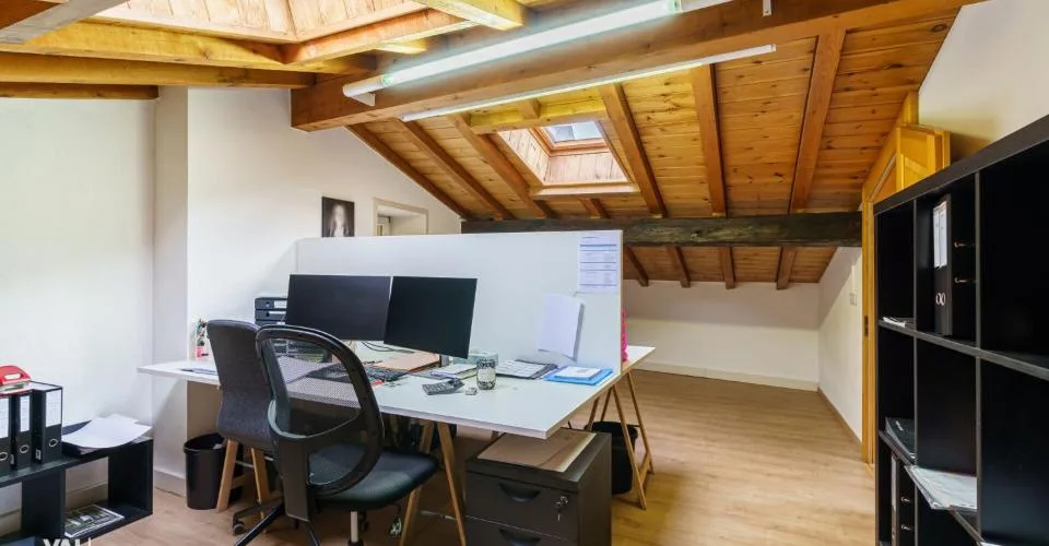 Maison avec mezzanine et caractère à louer à Brigue-Glis - centrale, lumineuse et polyvalente