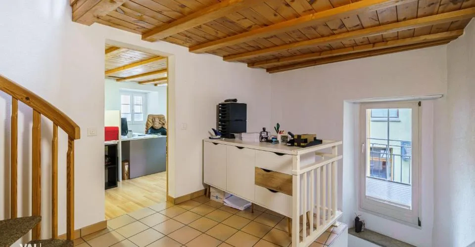 Maison avec mezzanine et caractère à louer à Brigue-Glis - centrale, lumineuse et polyvalente