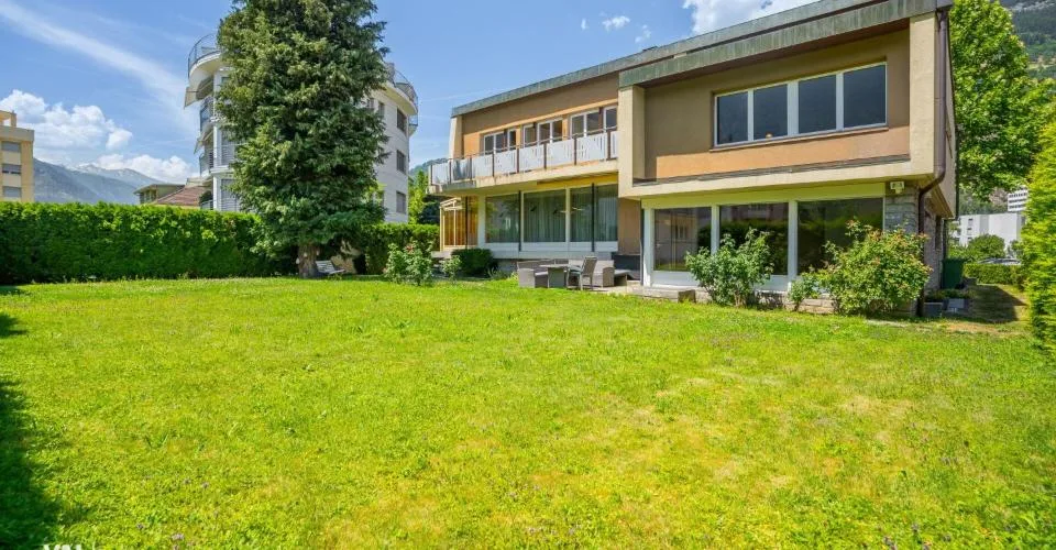 Seltene Gelegenheit: viel Raum, grosser Garten, zentrale Lage mit Gewerbeoption