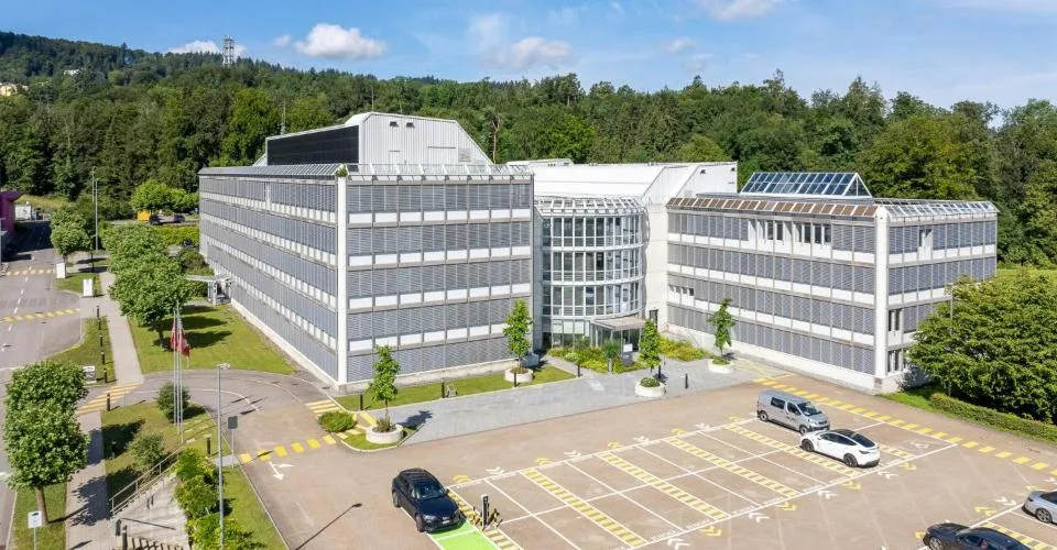 Bureaux et espaces commerciaux open space de 110 m² sur le campus Horgen Labs