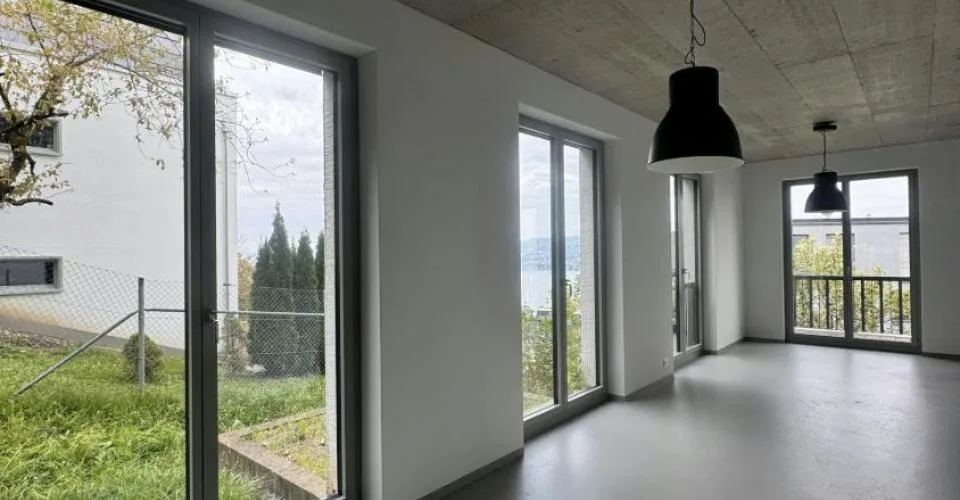 Espace de bureau spacieux avec kitchenette et douche à louer