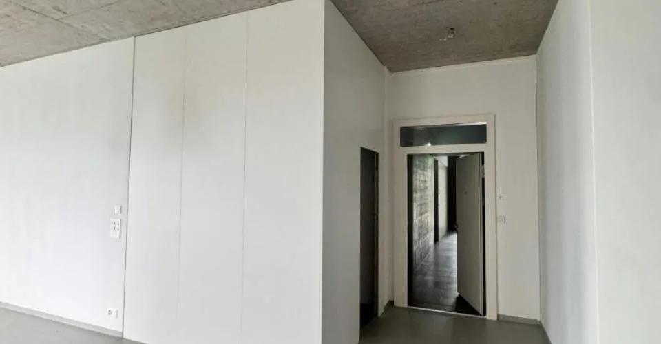 Espace de bureau spacieux avec kitchenette et douche à louer