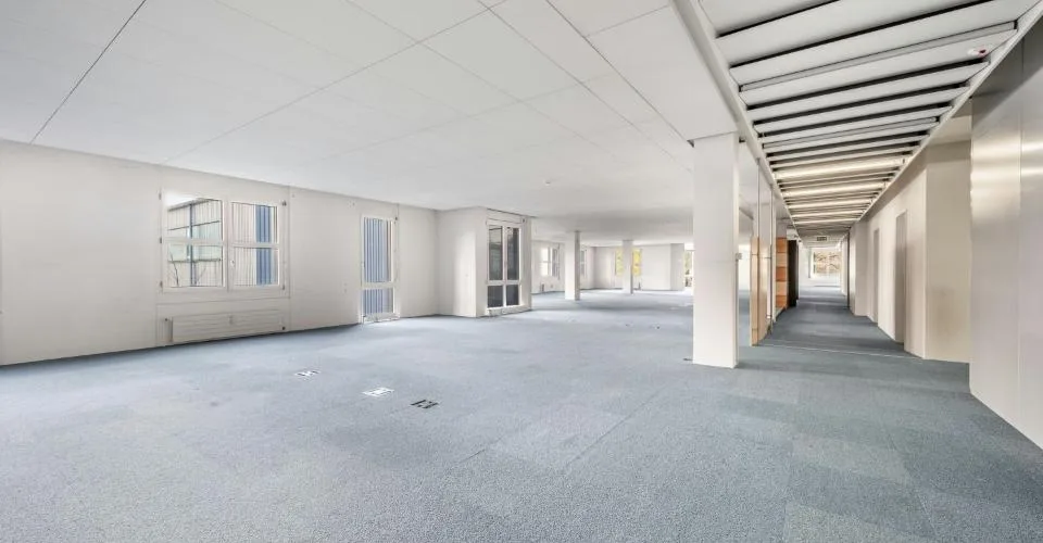 Surface de bureaux aménagée de 355 à 1'500 m2, subdivisible de manière flexible
