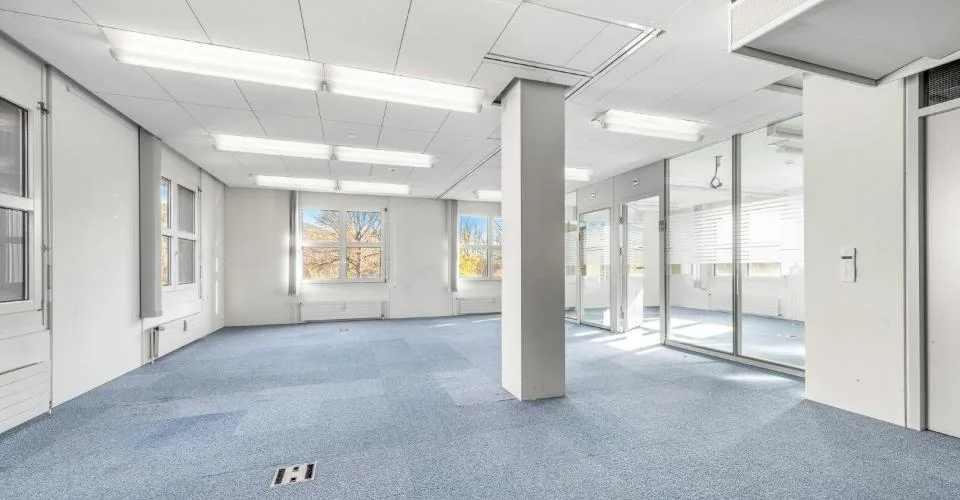 Surface de bureaux aménagée de 355 à 1'500 m2, subdivisible de manière flexible