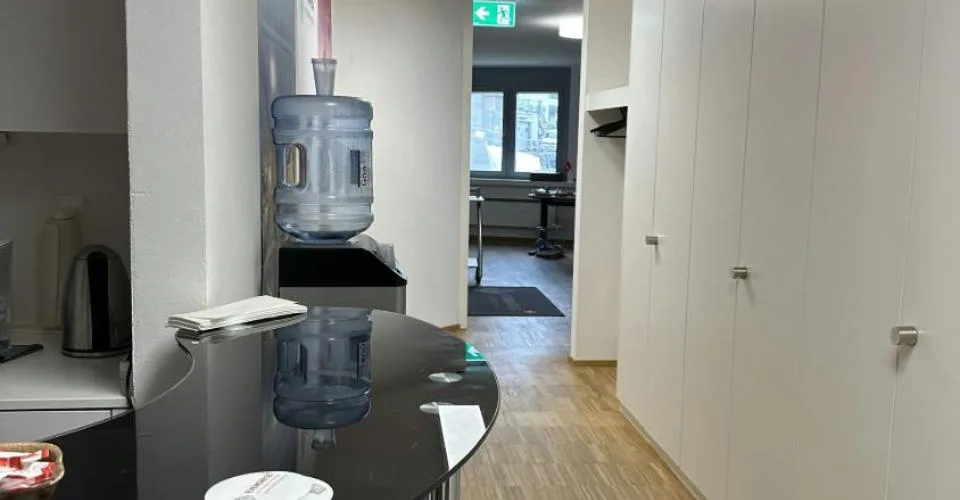 Le bureau agrandi recherche de nouveaux locataires