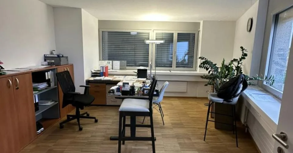 Le bureau agrandi recherche de nouveaux locataires