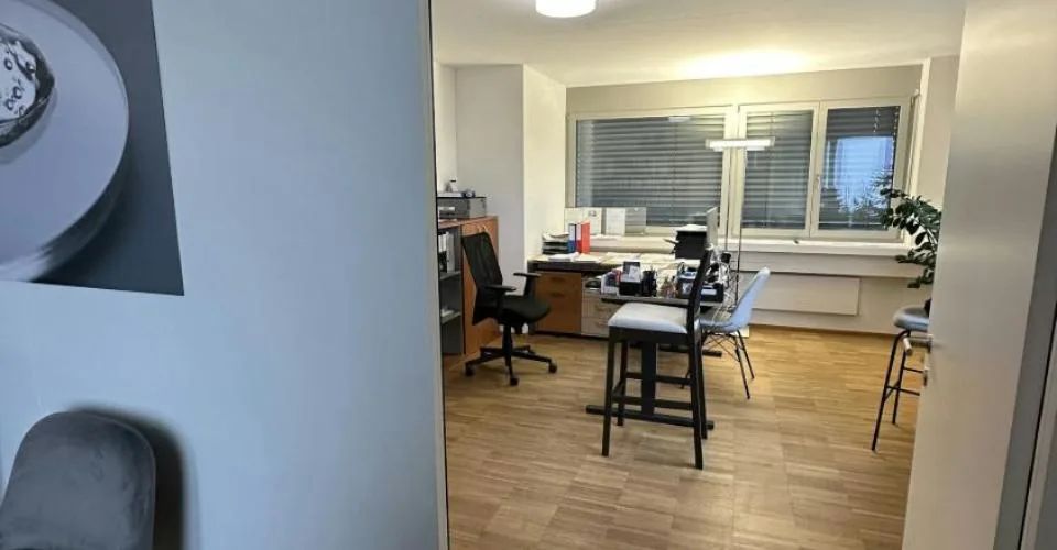 Le bureau agrandi recherche de nouveaux locataires