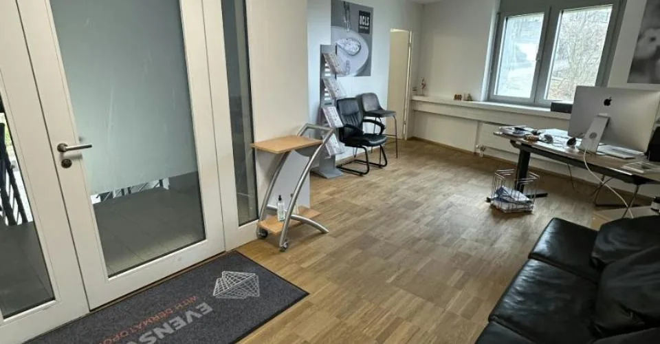 Le bureau agrandi recherche de nouveaux locataires