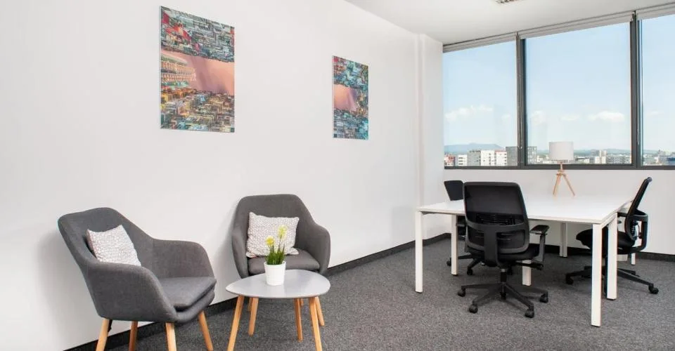 Privater Büroraum für 3 in Regus Stauffacher