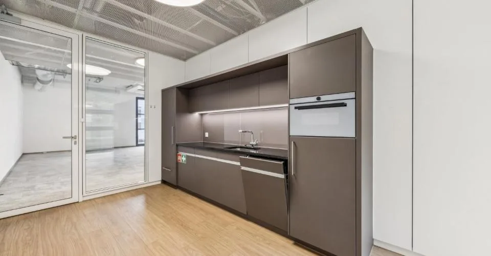 Espace commercial moderne dans un emplacement central
