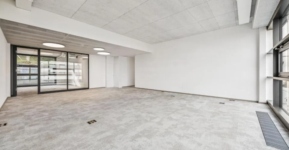Espace commercial moderne dans un emplacement central