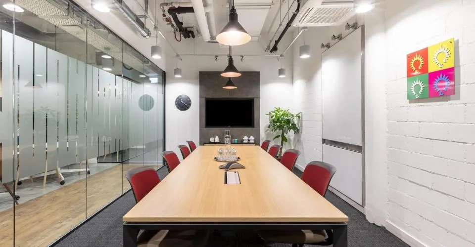 Privater Büroraum für 5 in Regus Main Station