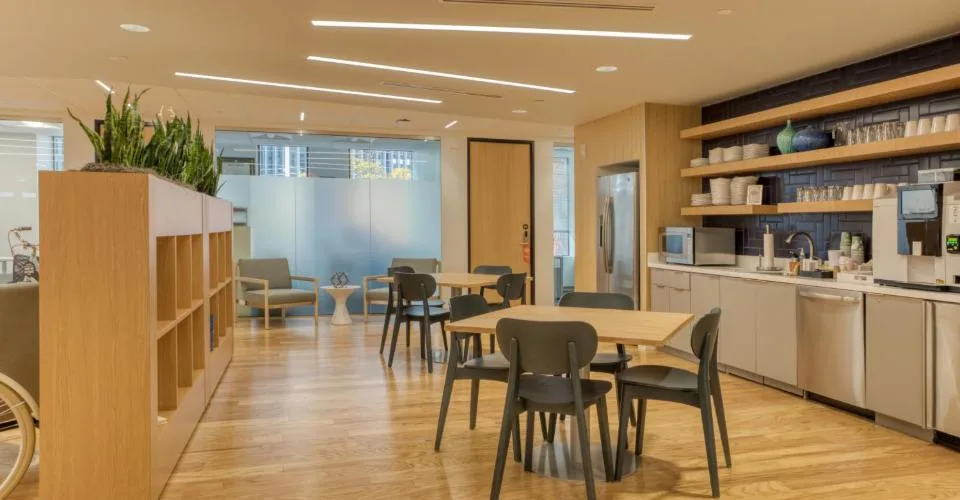 Eigener Schreibtisch in Spaces R2 Tower