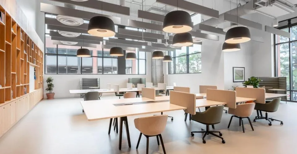 Eigener Schreibtisch in Spaces R2 Tower