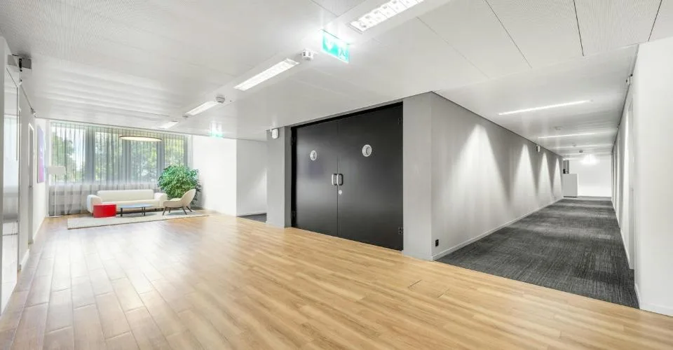 340 m² de bureaux modernes en Open-Space à Horgen